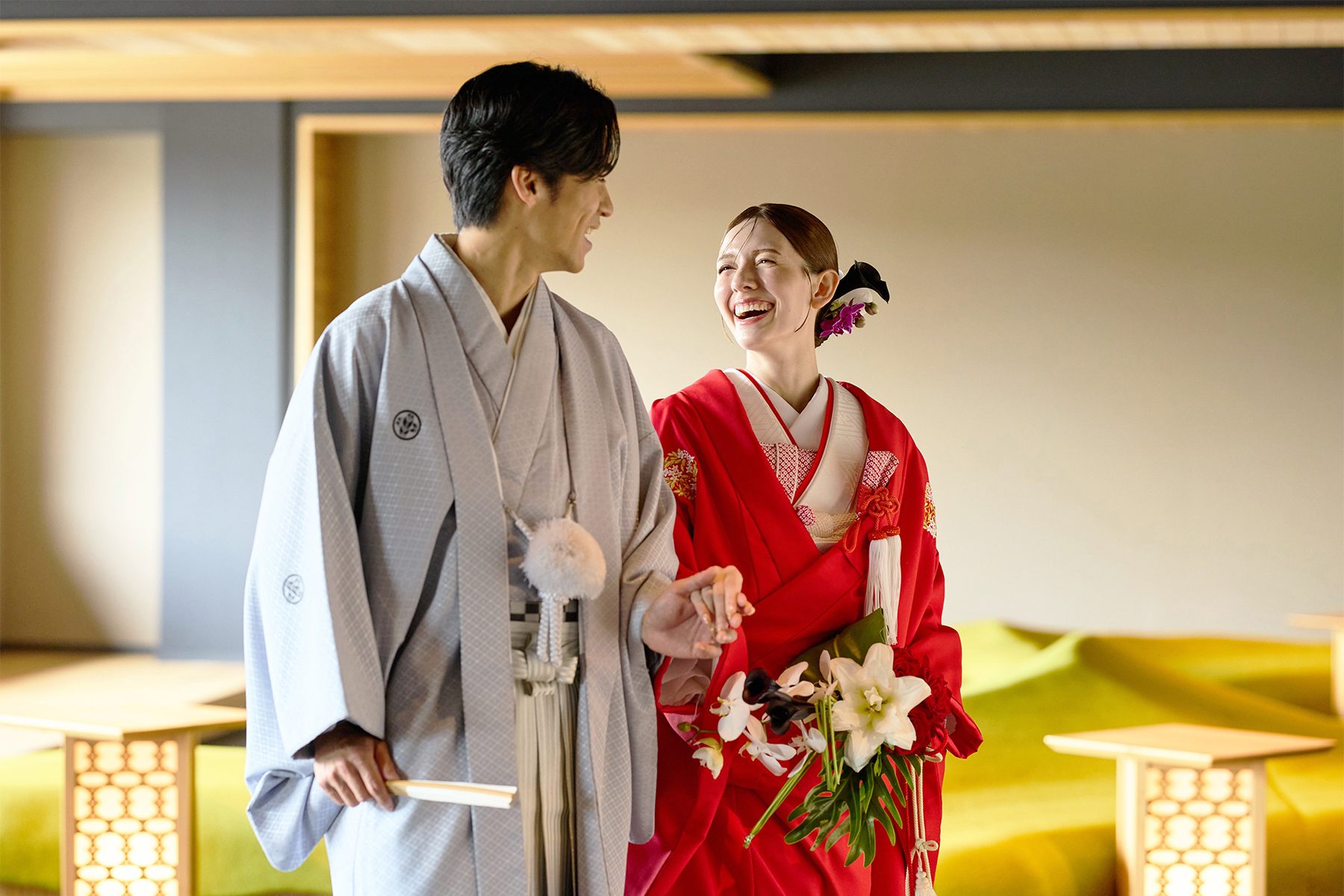 和装の新郎新婦